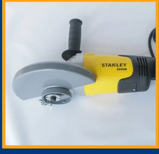 Pulidora eléctrica Stanley fotografiada en la sección de herramienta eléctrica.
